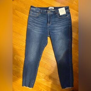 Abercrombie & Fitch super skinny ankle mid rise. NWT.